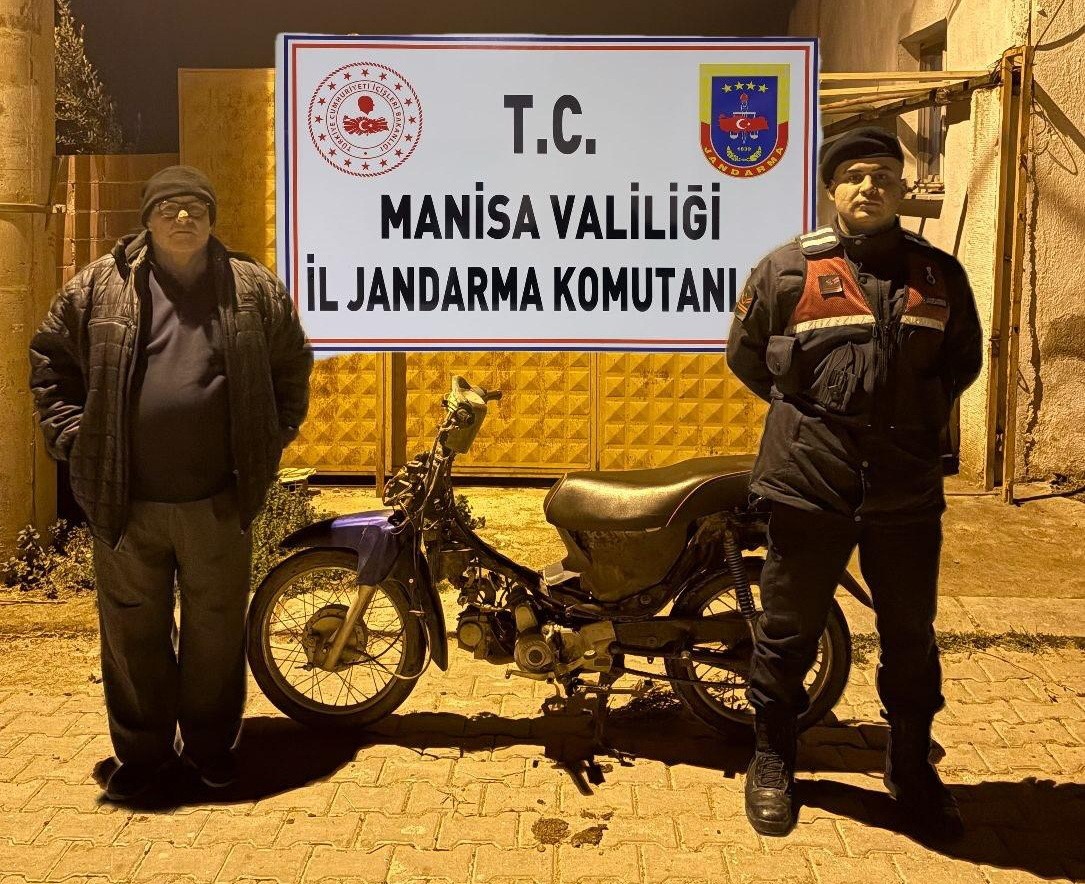 Manisa’da çalınan 2 motosikleti jandarma buldu