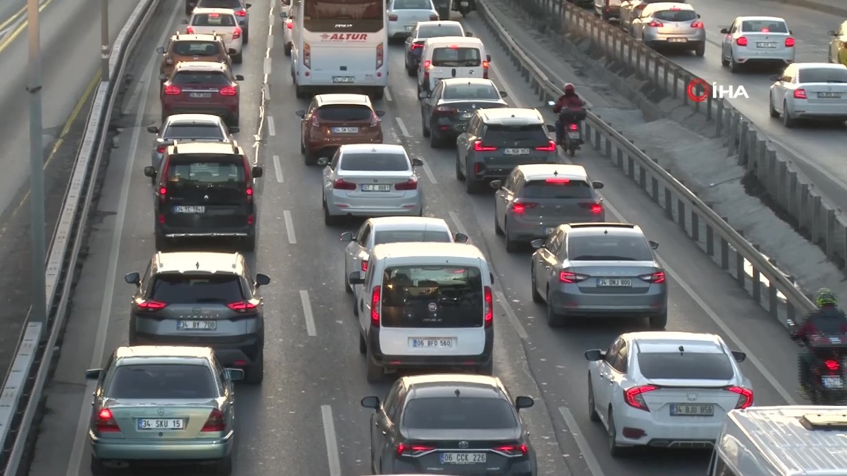 İstanbul’da iftar öncesi trafik yoğunluğu yüzde 80’e ulaştı