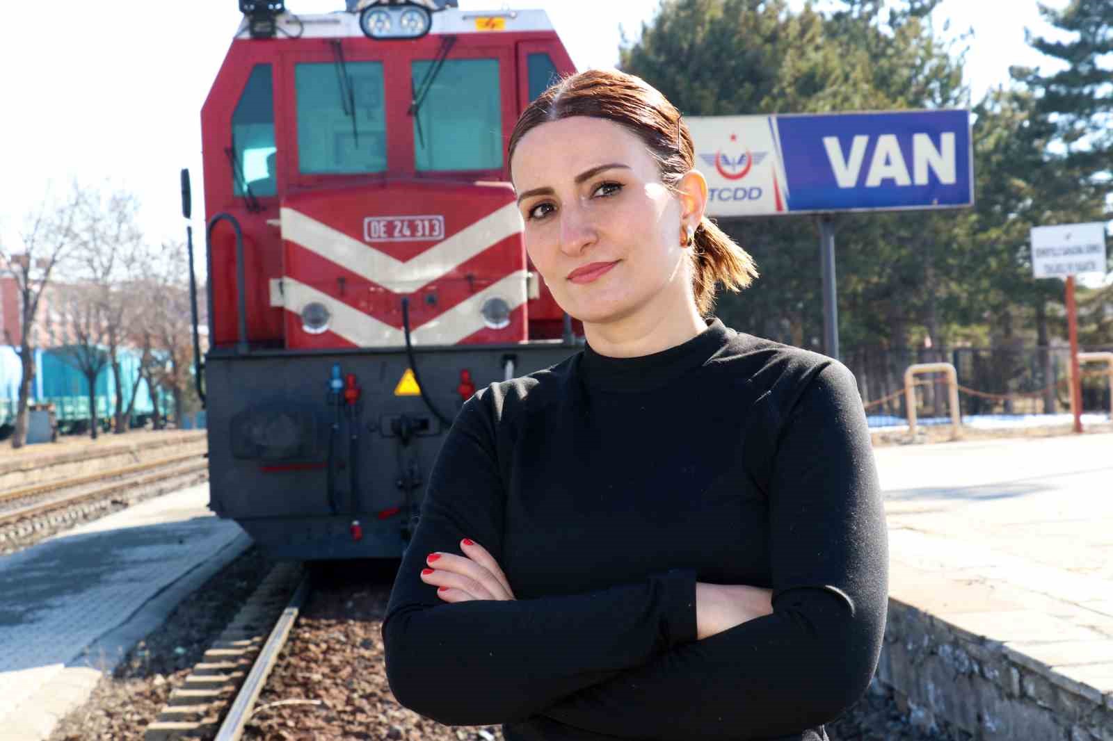 Zorlu coğrafyanın kadın makinisti takdir topluyor