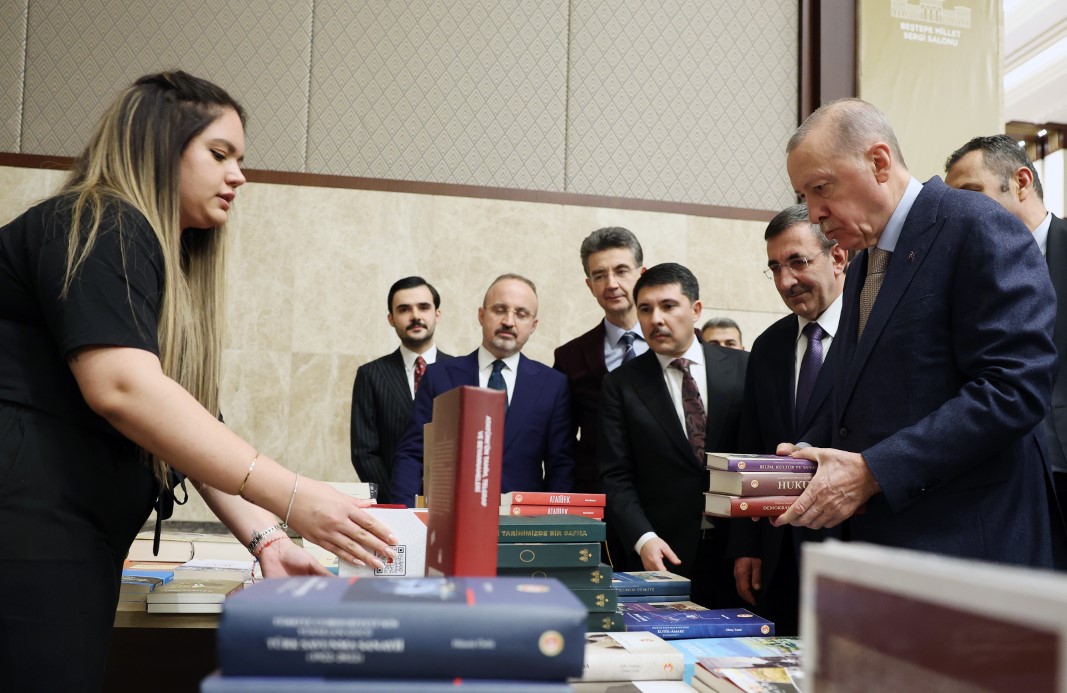 Cumhurbaşkanı Erdoğan, kitap fuarını ziyaret etti