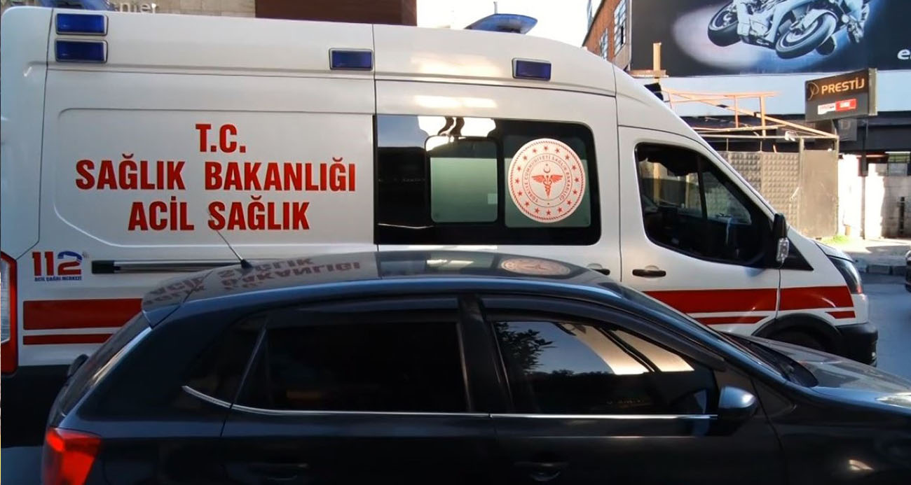 İstanbul trafiği durma noktasına geldi, ambulansın zor anları kameraya yansıdı