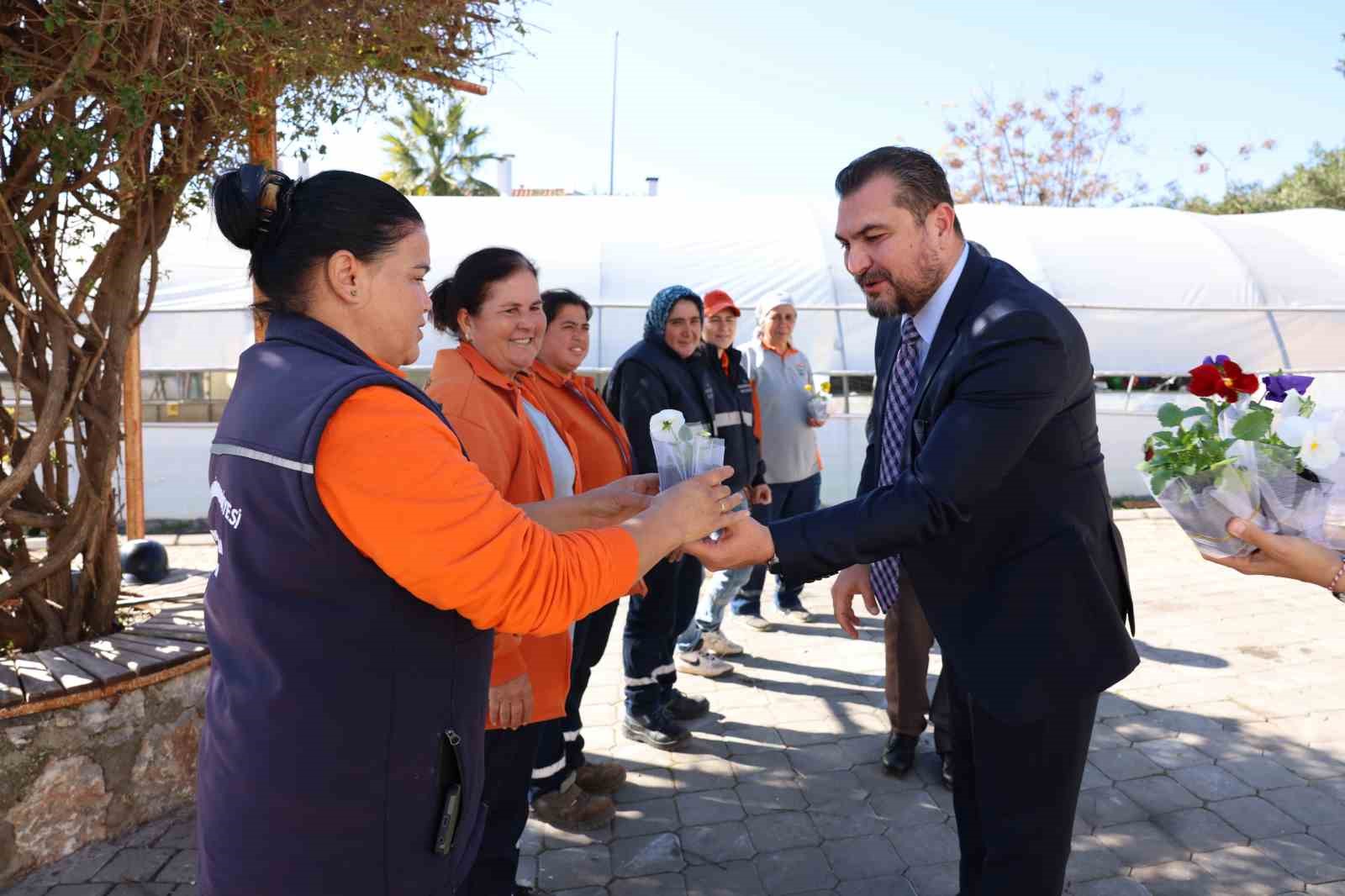 Marmaris Belediyesi’nde kadın personele 8 Mart jesti
