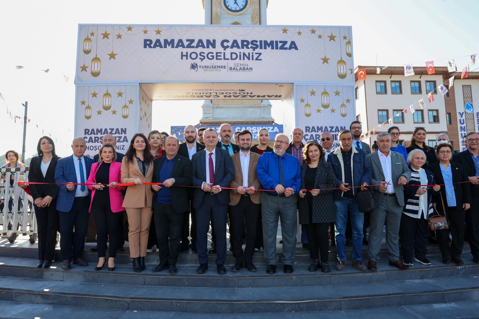 Yunusemre’de Ramazan Çarşısı kuruldu