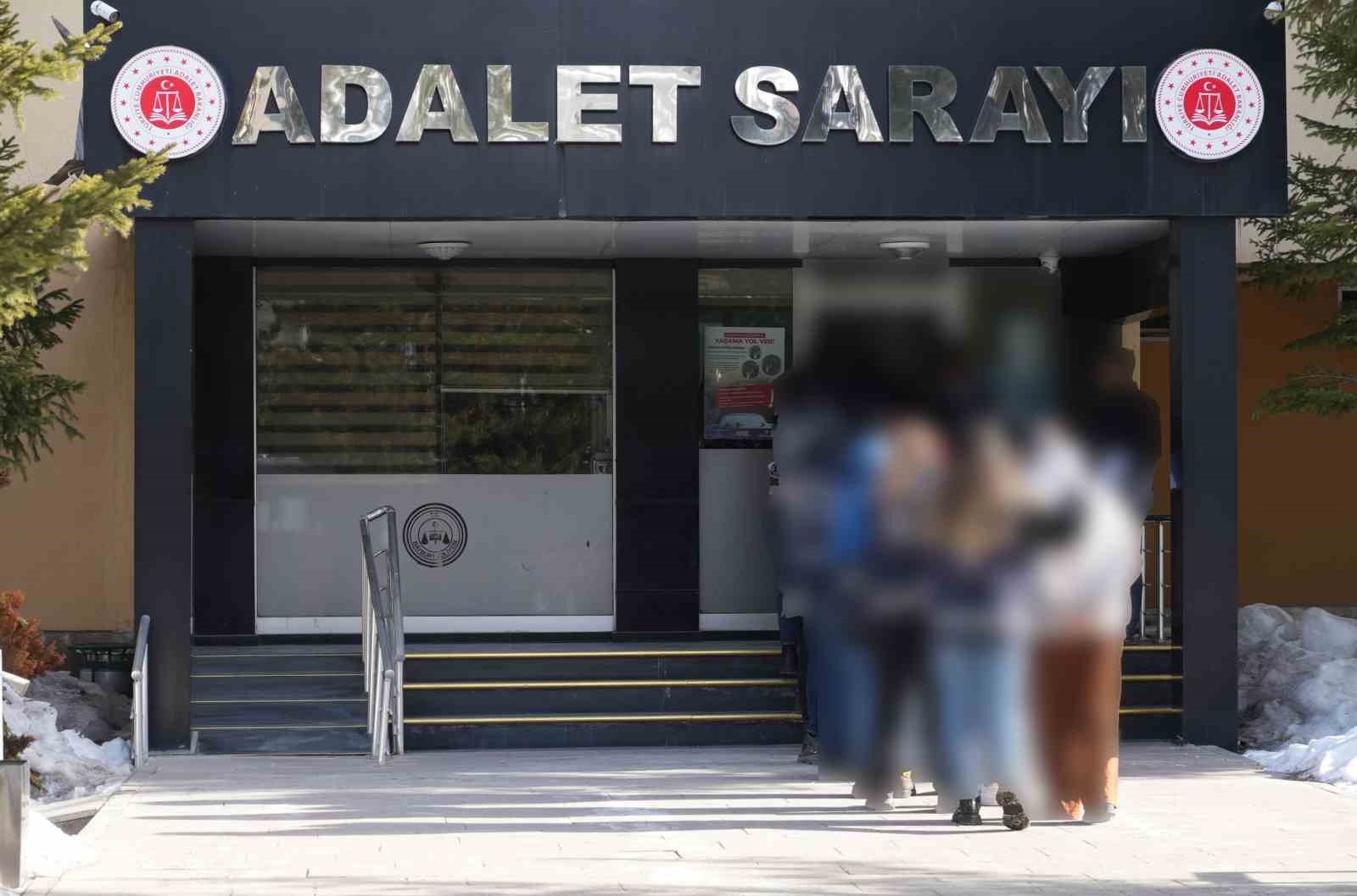 Bayburt’ta uyuşturucu ticareti yapmak suçundan aranan 1 kişi yakalandı