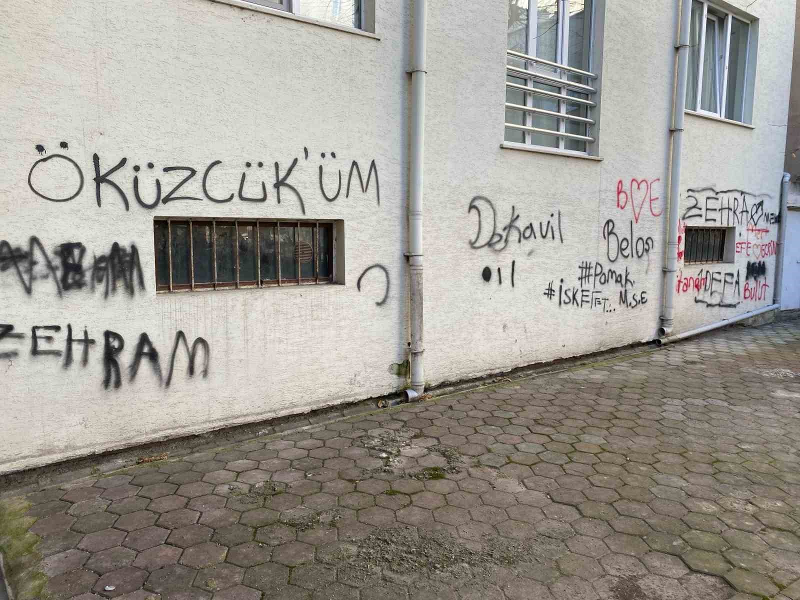 Çocuk parkında oluşan ses ve çevre kirliliği mahalle sakinlerini rahatsız ediyor