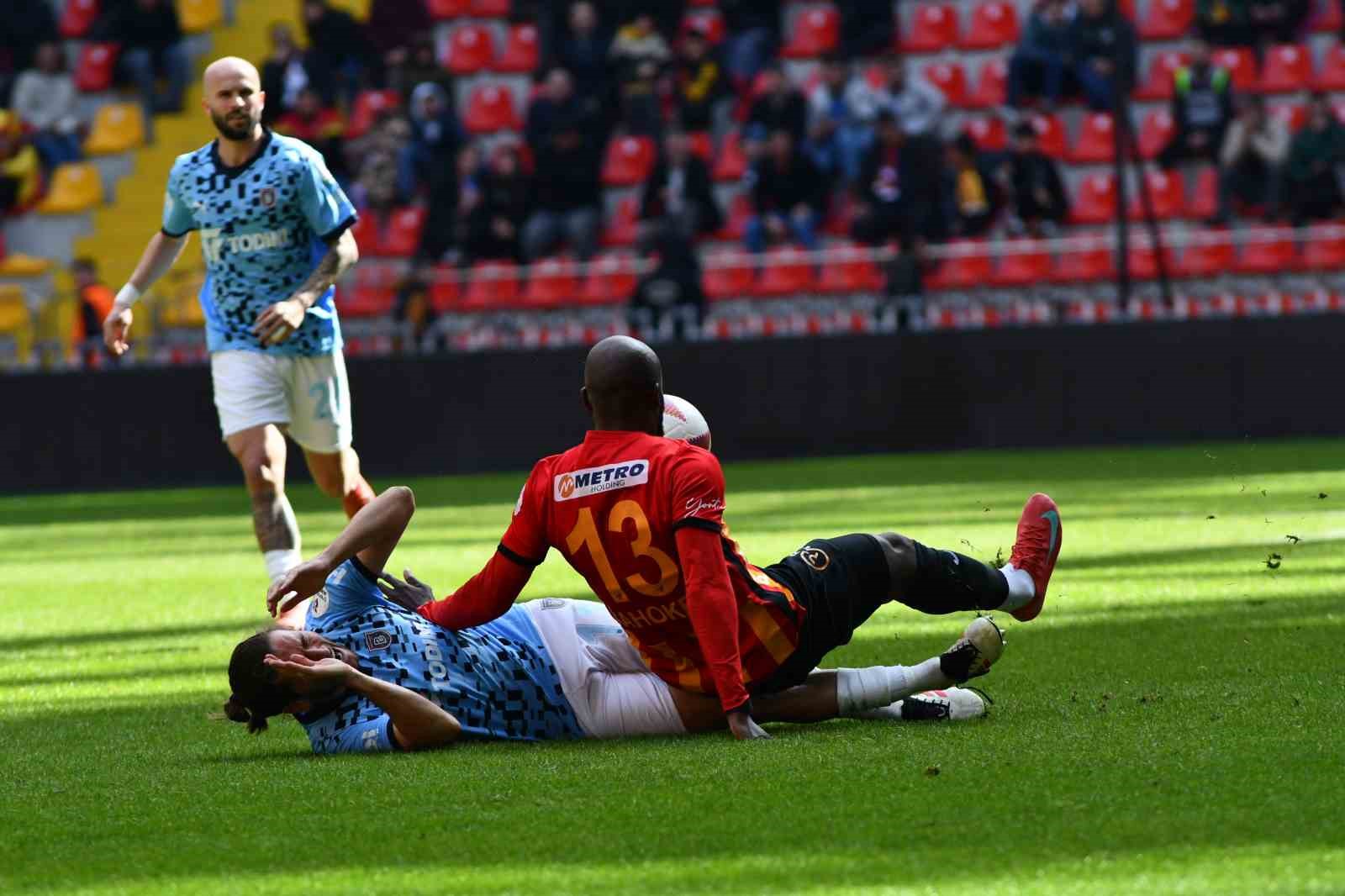 Trendyol Süper Lig: Kayserispor: 3 - Başakşehir: 1 (Maç sonucu)