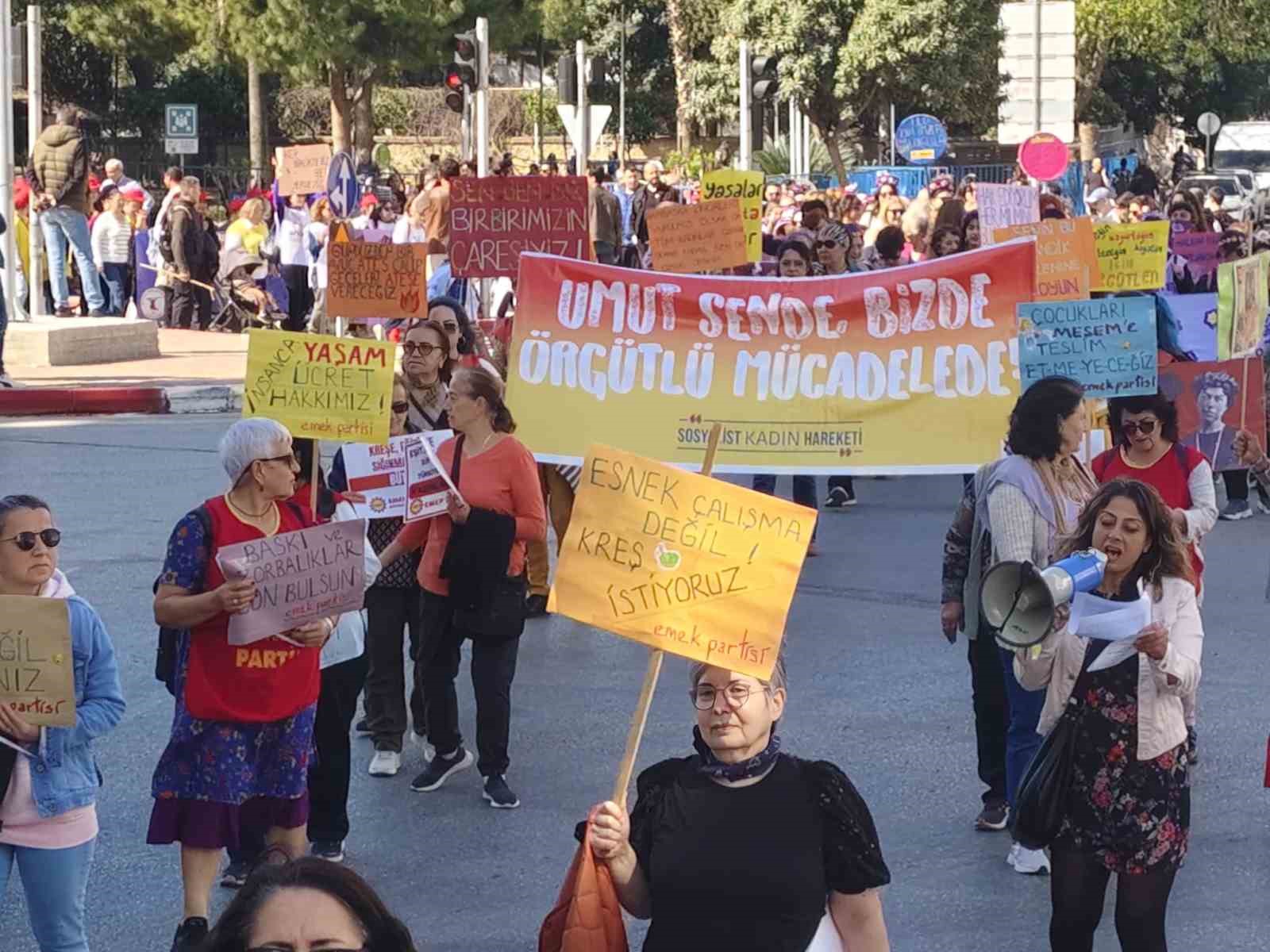 Antalya’da kadınlar 8 Mart için yürüdü