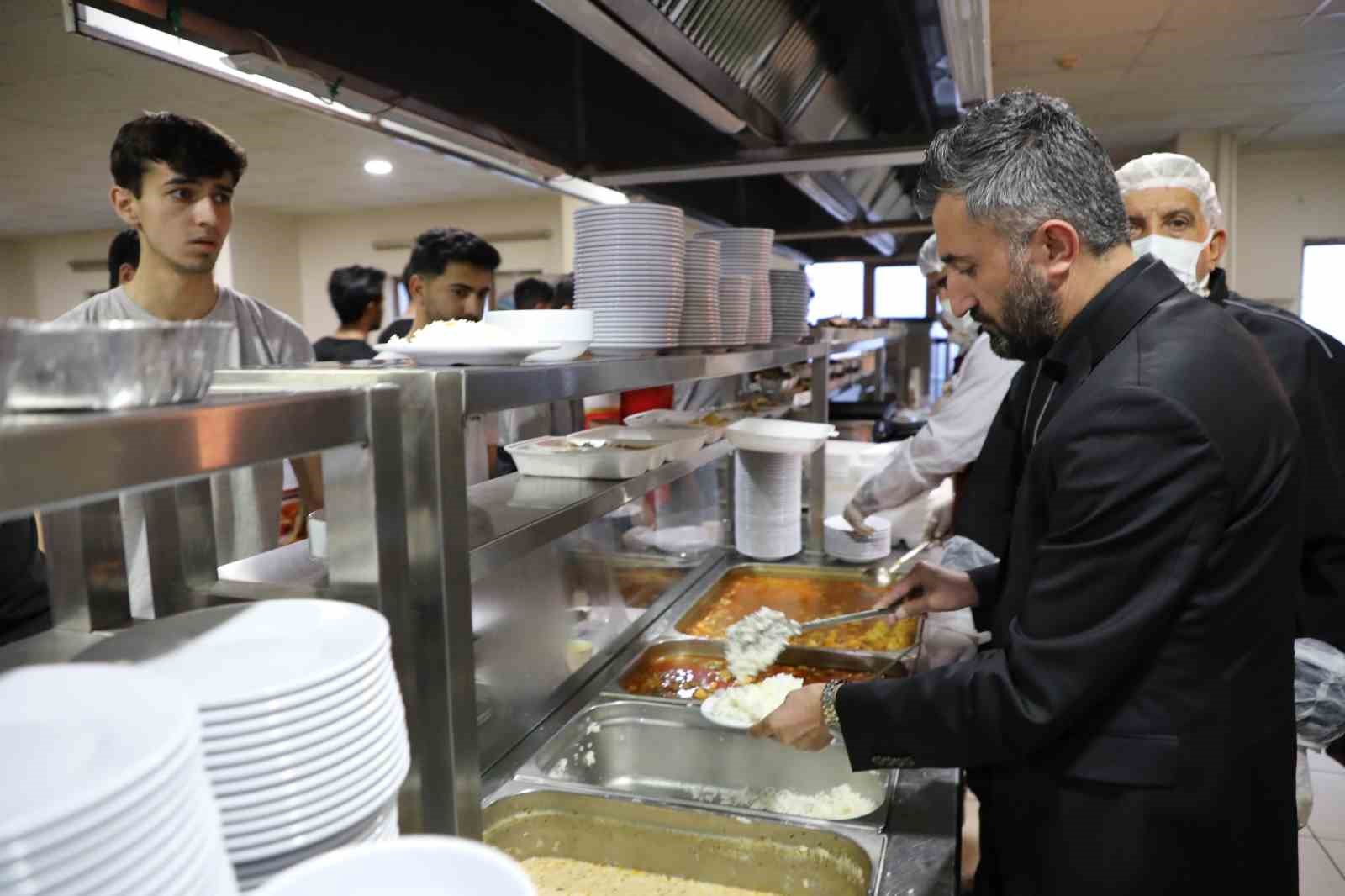 AK Parti Ağrı İl Başkanı İlhami Yıldız, öğrencilerle iftar sofrasında buluştu