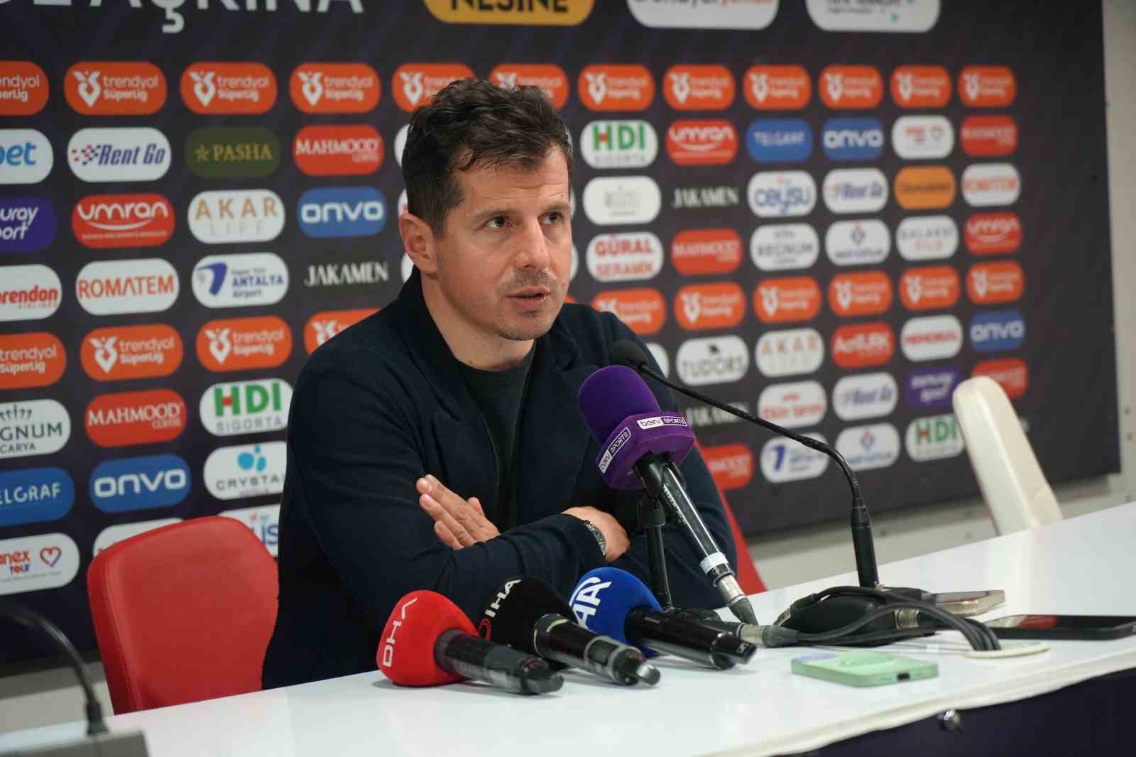 Emre Belözoğlu: 