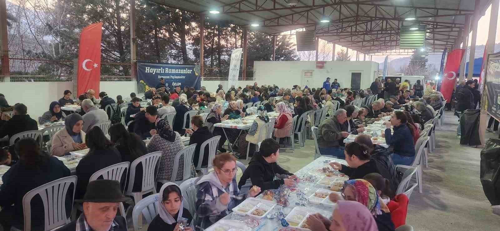 Aydın Büyükşehir Belediyesi Bozdoğan’da iftar sofrası kurmaya devam ediyor