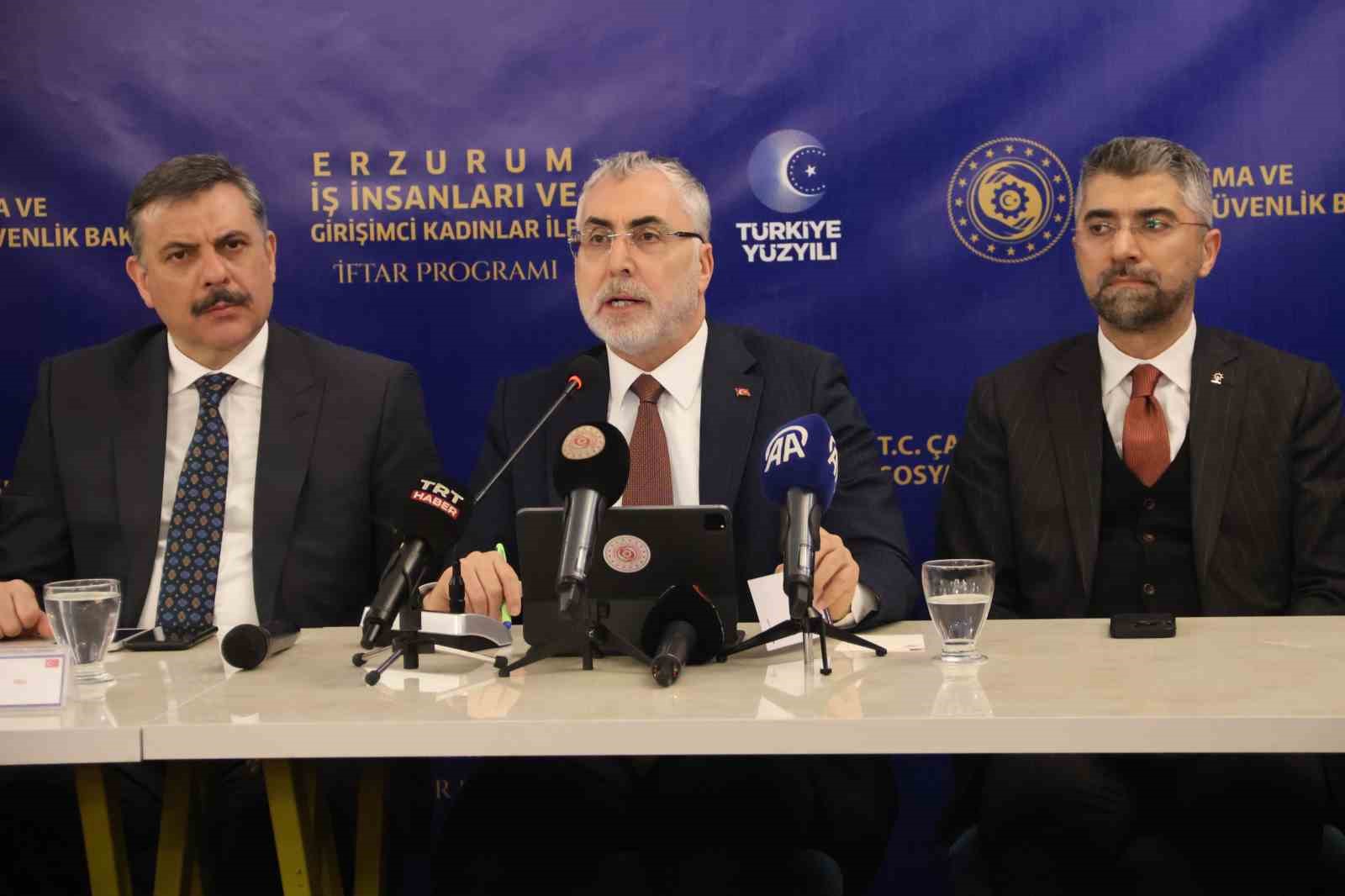 Bakan Işıkhan, Erzurum’da iş adamlarıyla iftarda bir araya geldi