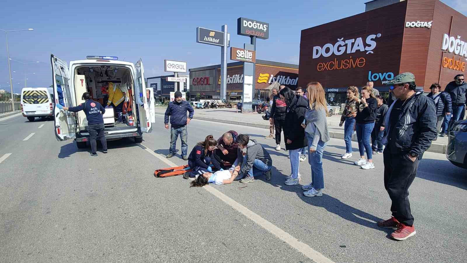 Kuşadası’nda otomobilin 13 yaşındaki çocuğa çarptığı kaza kamerada