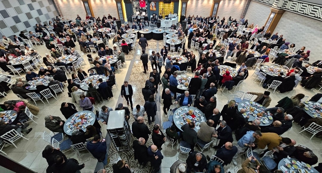AK Parti Bandırma İlçe teşkilatı iftarda buluştu