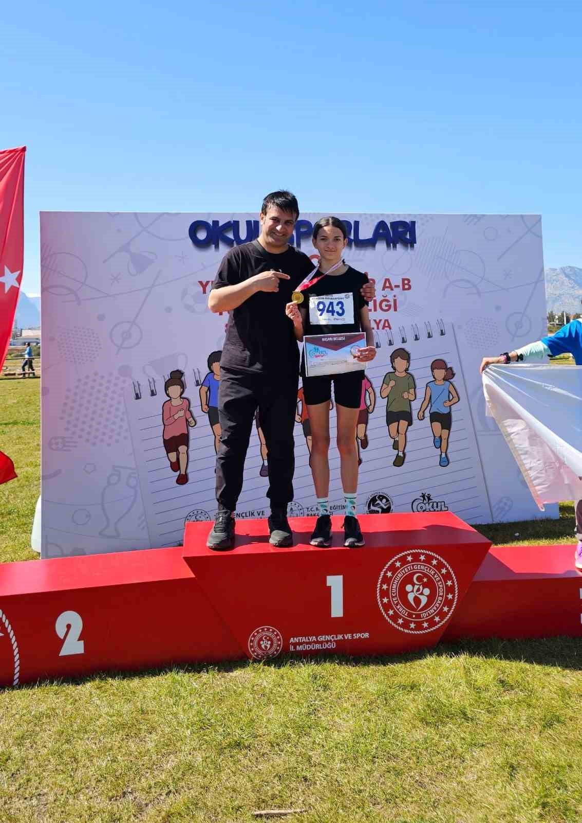 Manisalı sporcu Nida Deniz Karataş Türkiye şampiyonu oldu