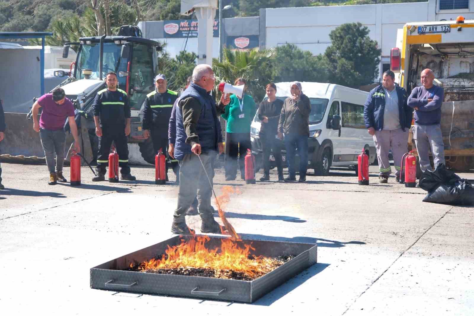 Bodrum Belediyesi personeline yangın eğitimi