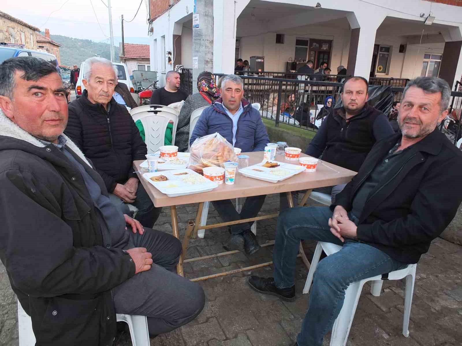 Balıkesir’de yüzlerce kişi, iftar geleneğinde buluştu