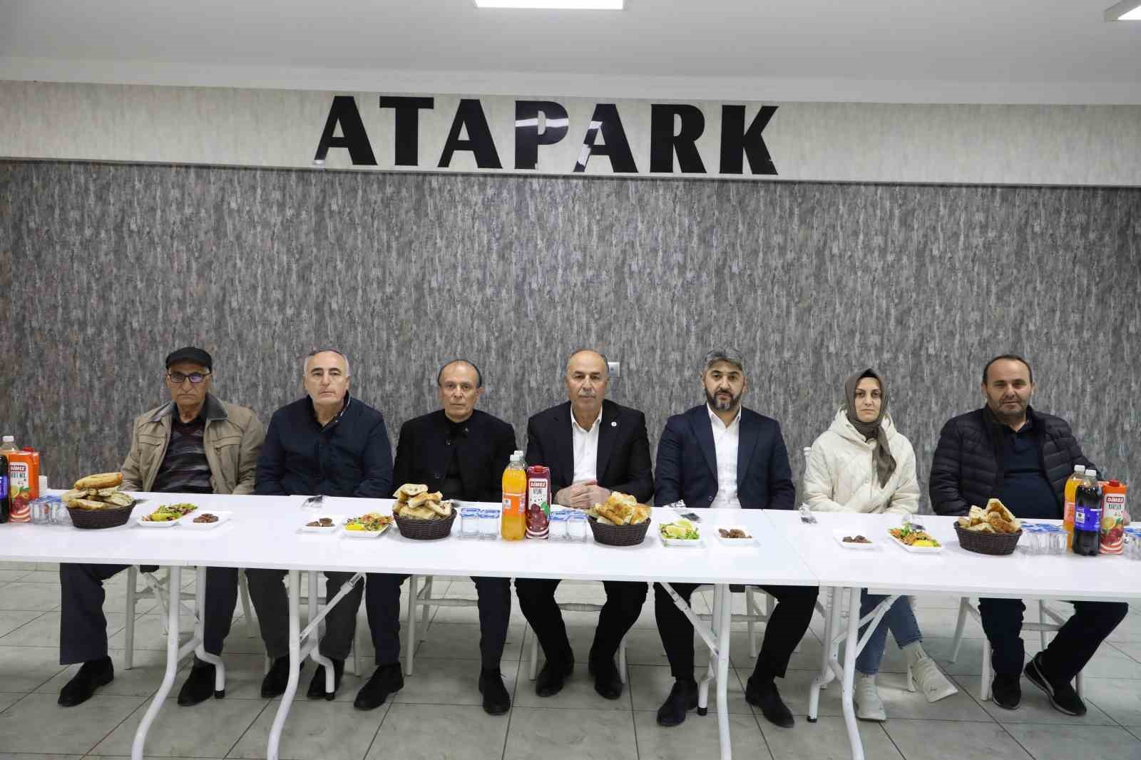 Alaca Belediye Başkanı Arslan belediye personeli ile iftarda buluştu