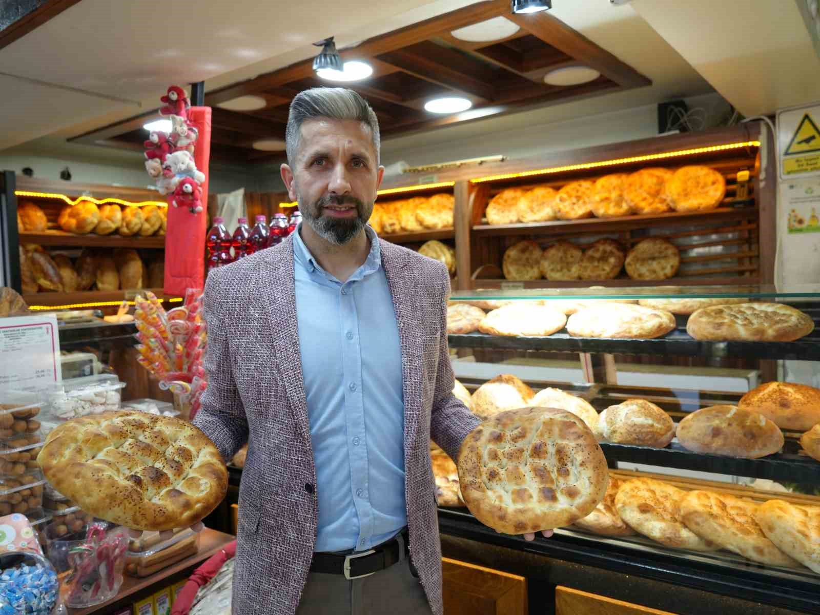 Kastamonu’da 3 metrelik Ramazan pidesi 600 liraya satıldı