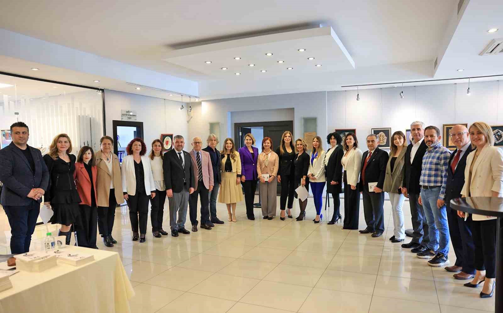 Kadınların yazdığı kitabın geliri Hataylı depremzede kadınlara destek olacak