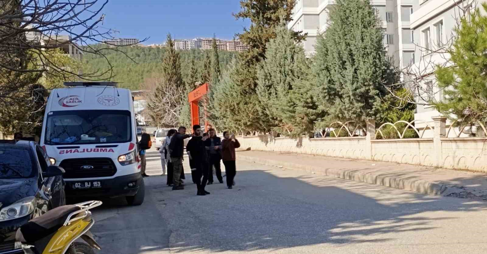 Otomobil ile elektrikli bisiklet çarpıştı: 1 yaralı