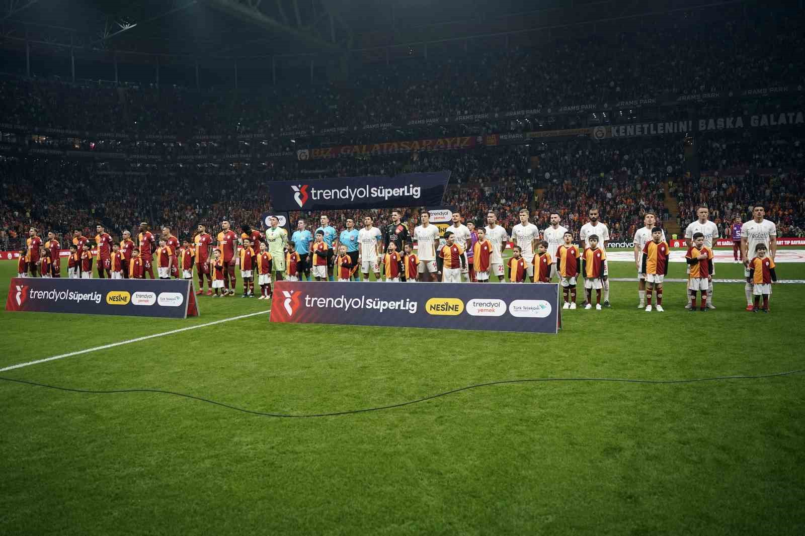 Trendyol Süper Lig: Galatasaray: 0 - Antalyaspor: 0 (Maç devam ediyor)