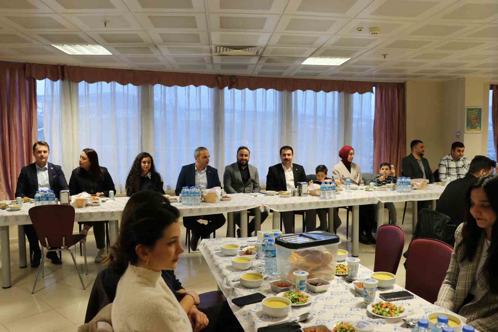 Kaymakam Karali, iftarını sağlık çalışanları ile birlikte yaptı