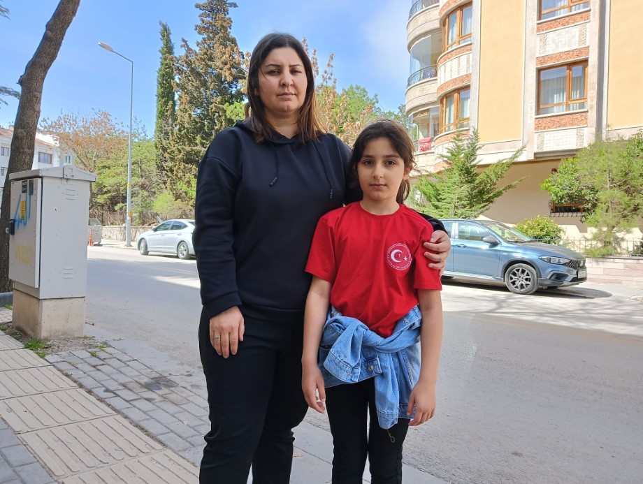 Sahipsiz köpeklerin saldırdığı depremzede kız çocuğu yaşadığı korku dolu anları anlattı