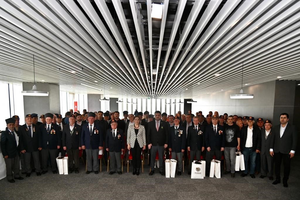 Gazilere milli bayram kıyafeti hediye edildi