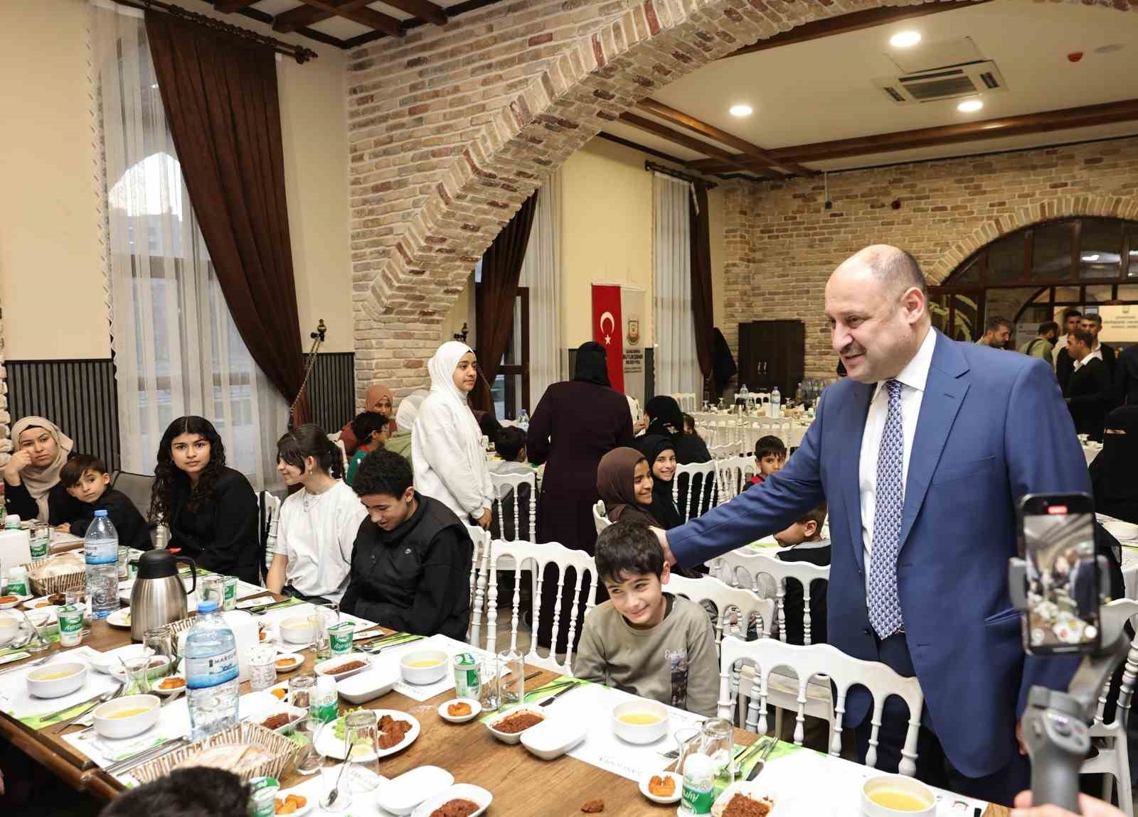 Gülpınar yetim çocuklarla iftar açtı