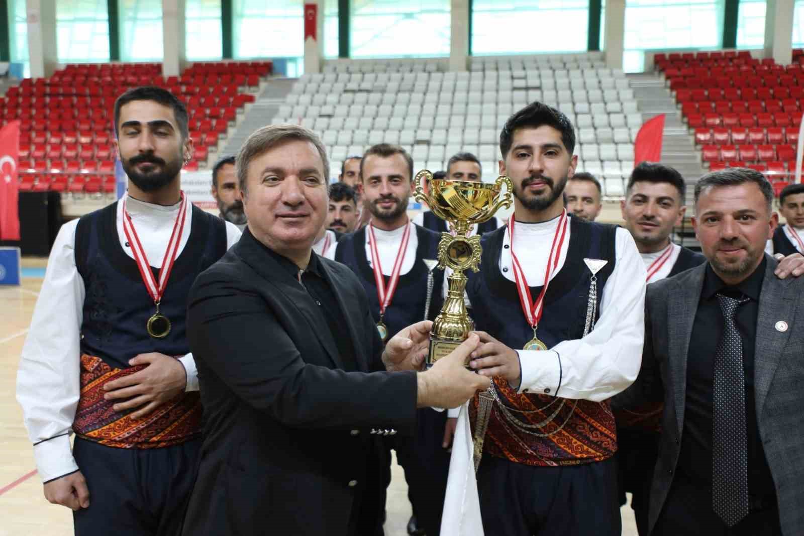 Erzincan’da Halk Oyunları İl Birinciliği müsabakaları yapıldı