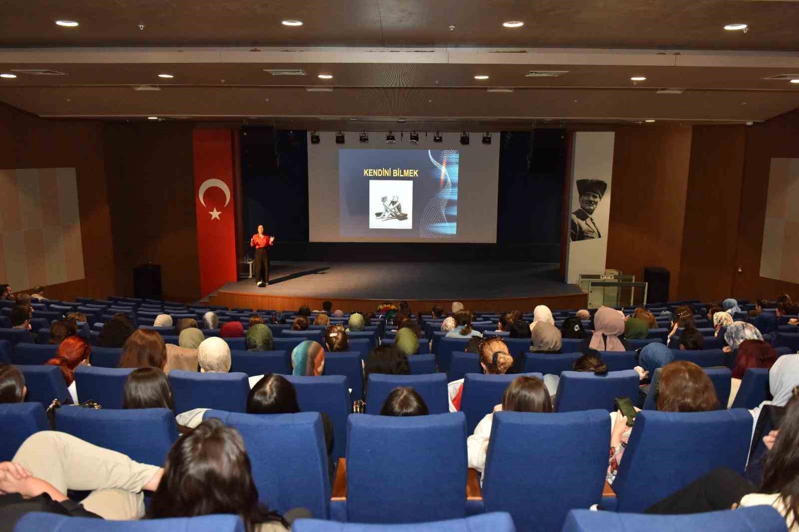 Kepez Belediyesi personeline ‘Etkili İletişim ve Beden Dili Eğitimi’