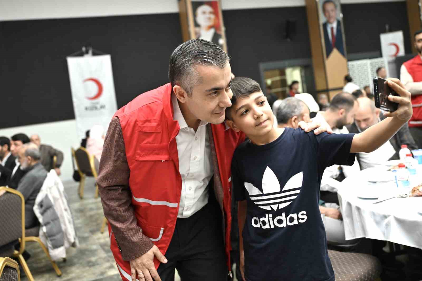 Esenyurt’ta  yetimlere özel iftar düzenlendi