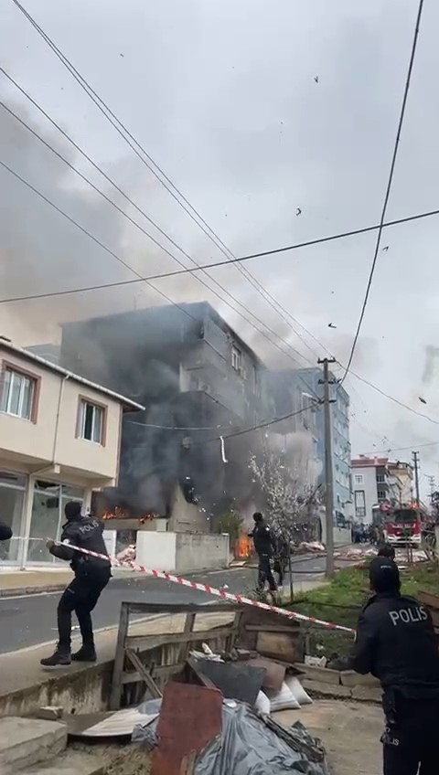 Çerkezköy’deki doğal gaz patlamasının ilk anları böyle görüntülendi: Ortalık savaş alanına döndü