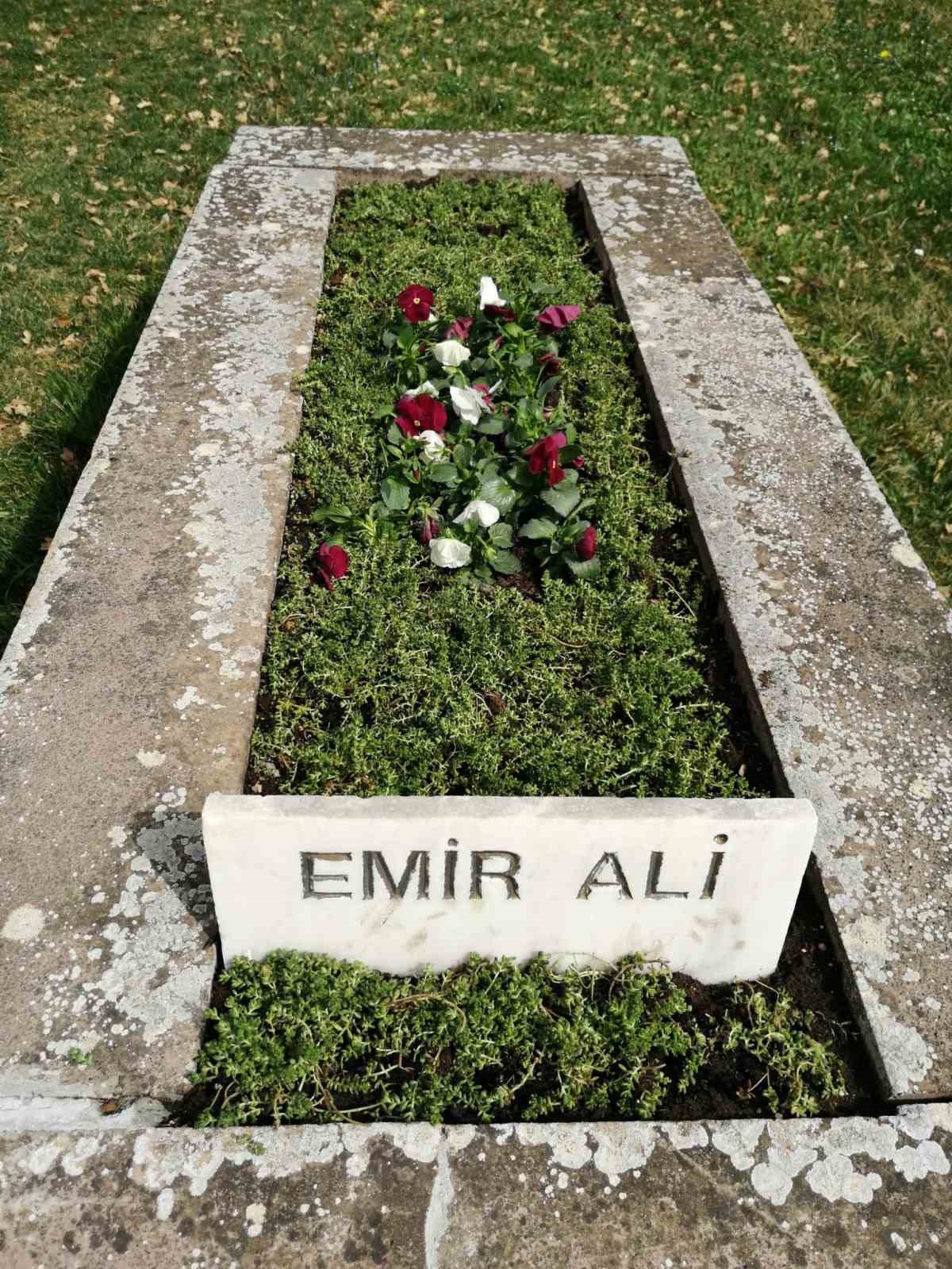 Eskişehir’de yaşayan Bilecikliler’den Söğüt Ertuğrulgazi Türbesi’nde bayram temizliği