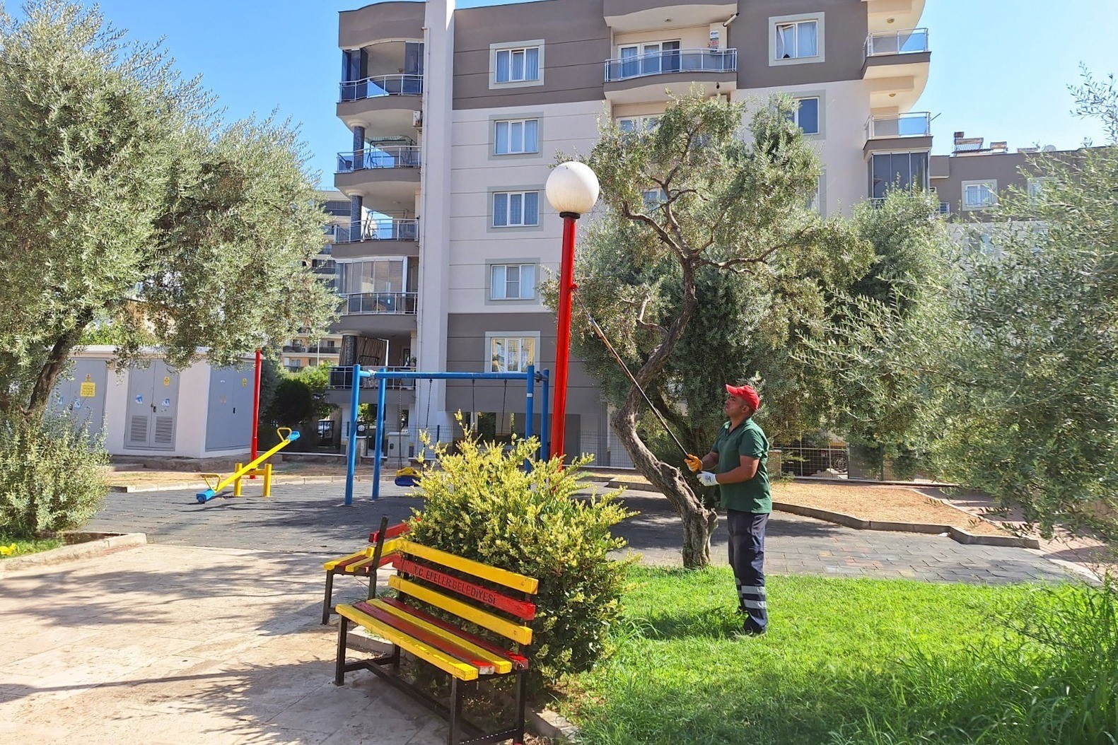 Efeler Belediyesi ilçe genelinde çalışmalarını sürdürüyor