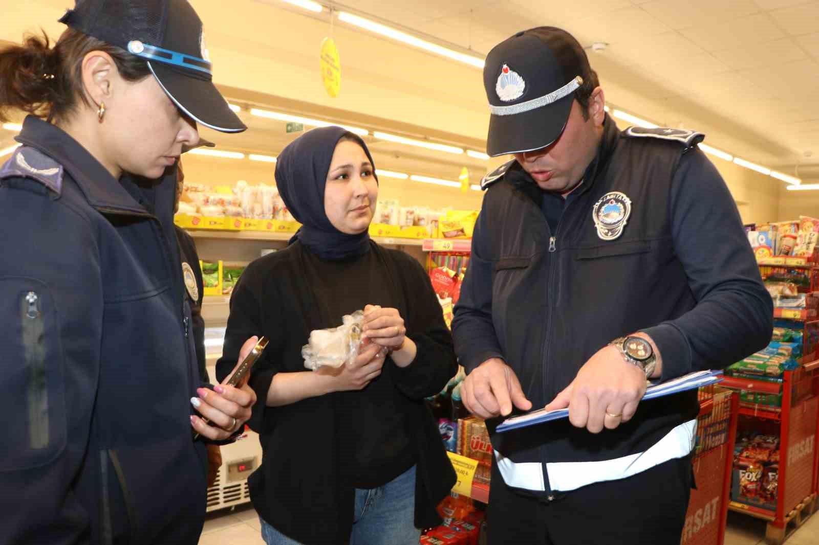 Söke Belediyesi zabıta ekiplerinden marketlerde denetim