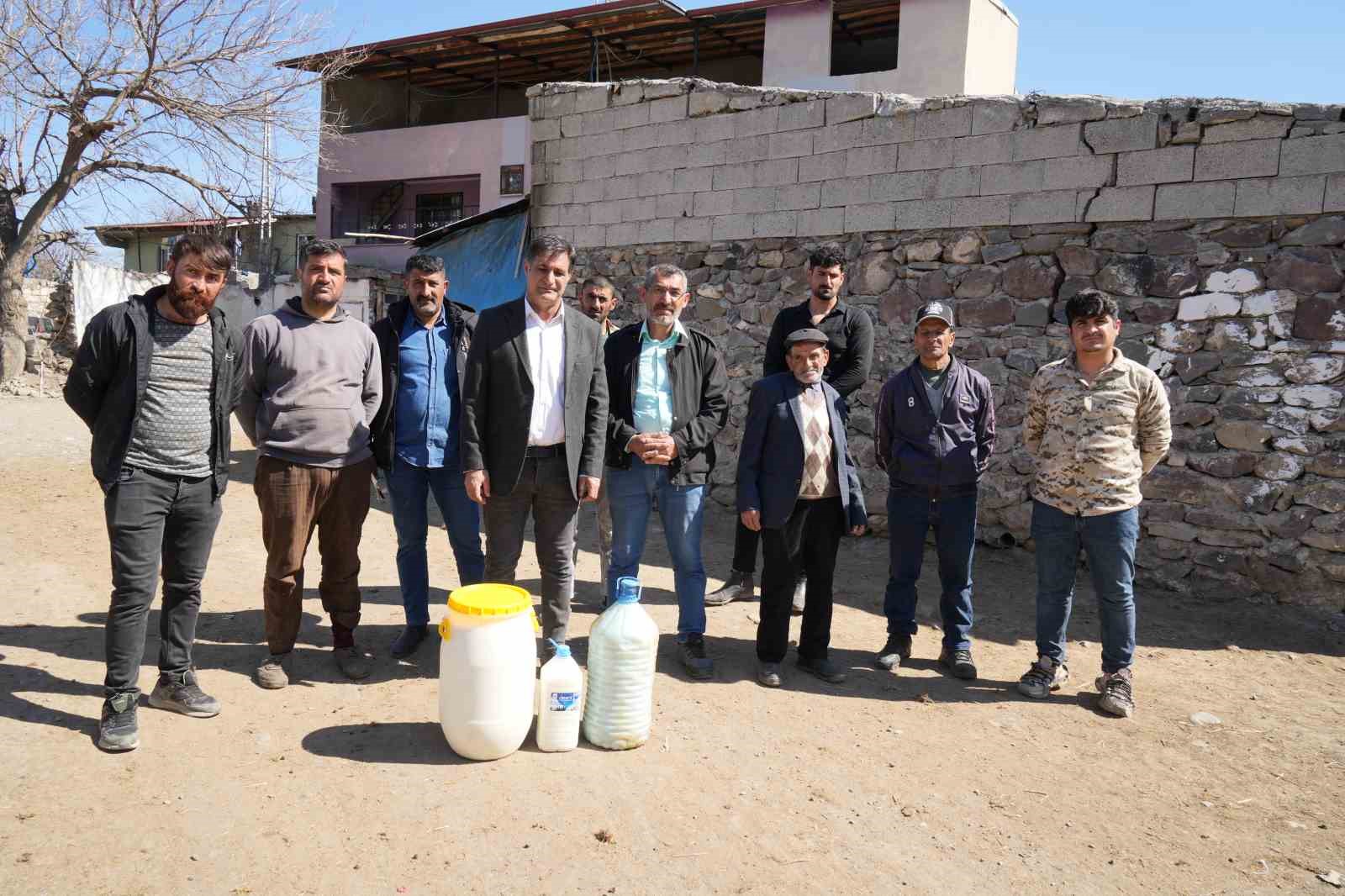 Iğdır’da süt üreticileri sütlerinin zamlı fiyattan alınmamasına tepki gösterdi