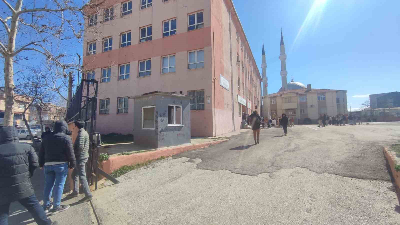 Keşan’da okulun yanındaki trafoda çıkan yangın söndürüldü