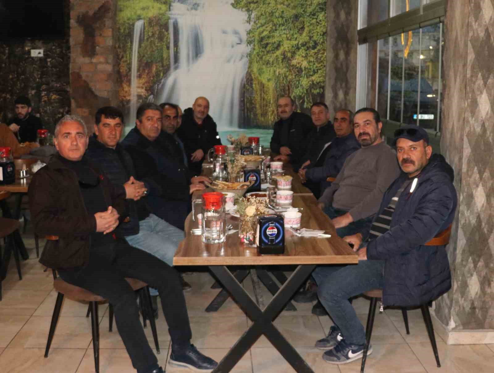 Gevaş Lisesinin mezunları iftarda buluştu