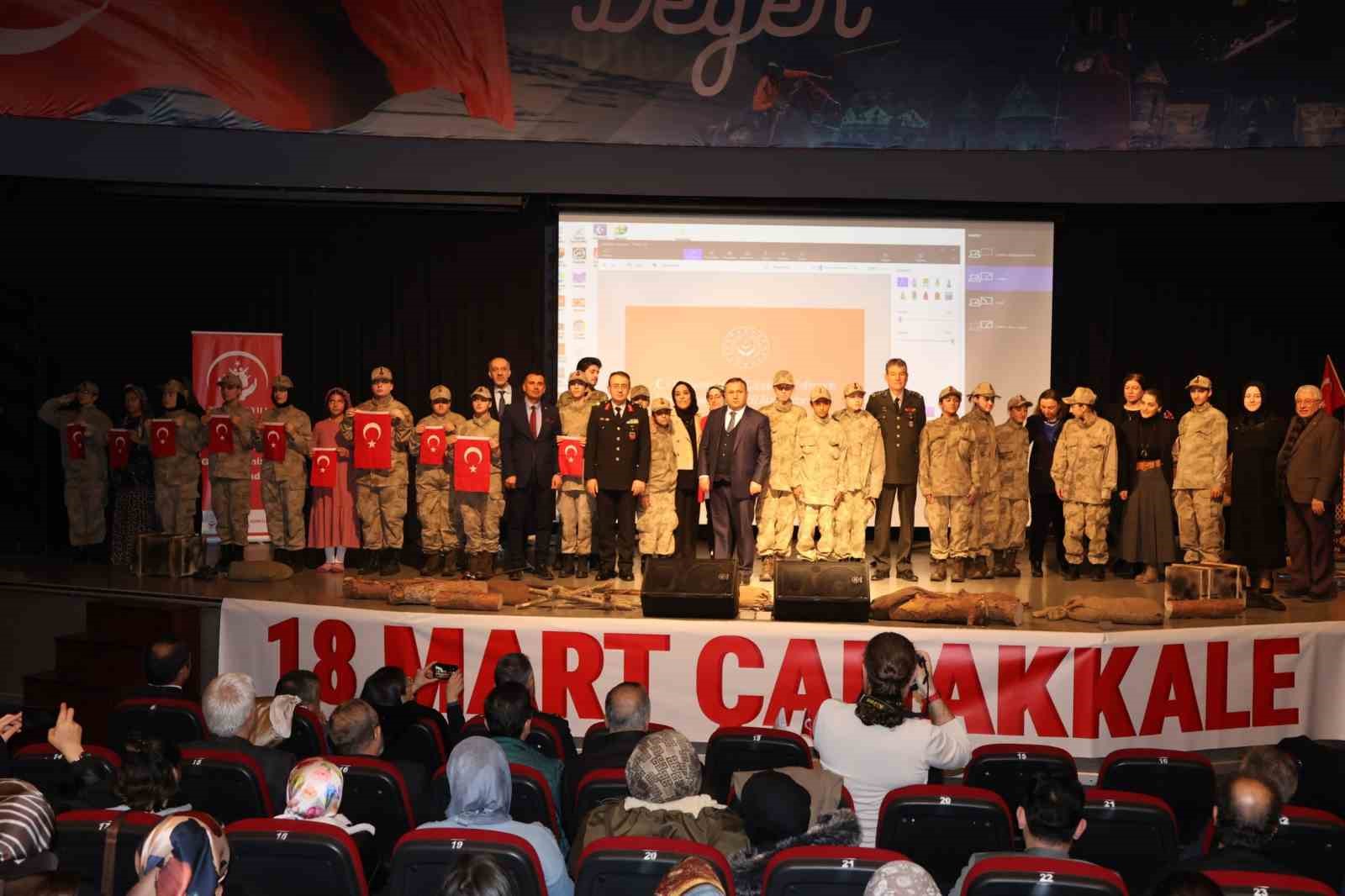 Çocuklardan duygulandıran çanakkale gösterisi