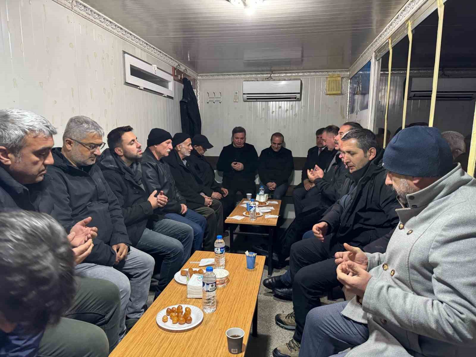 Vali Aydoğdu, Demirci ve Dayıkaraca ailelerine taziyede bulundu