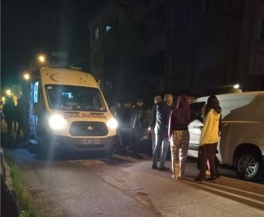 Yolda yürürken araçtan açılan ateş sonucu yaralandı