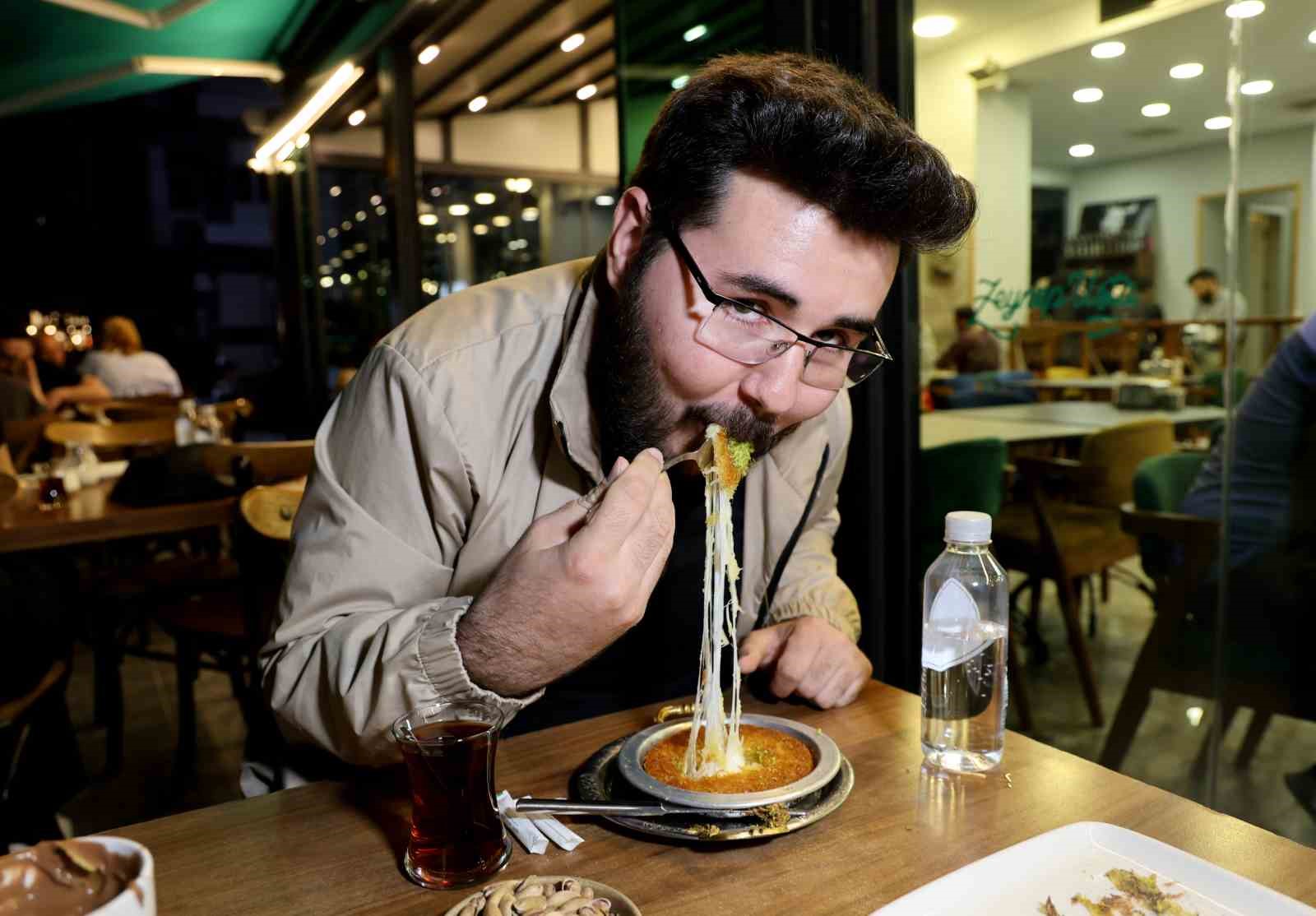 Adana’da iftar sonrası tatlıcılara rağbet arttı