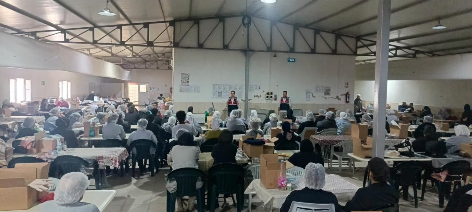 Jandarmadan fabrikadaki kadın çalışanlara bilgilendirme