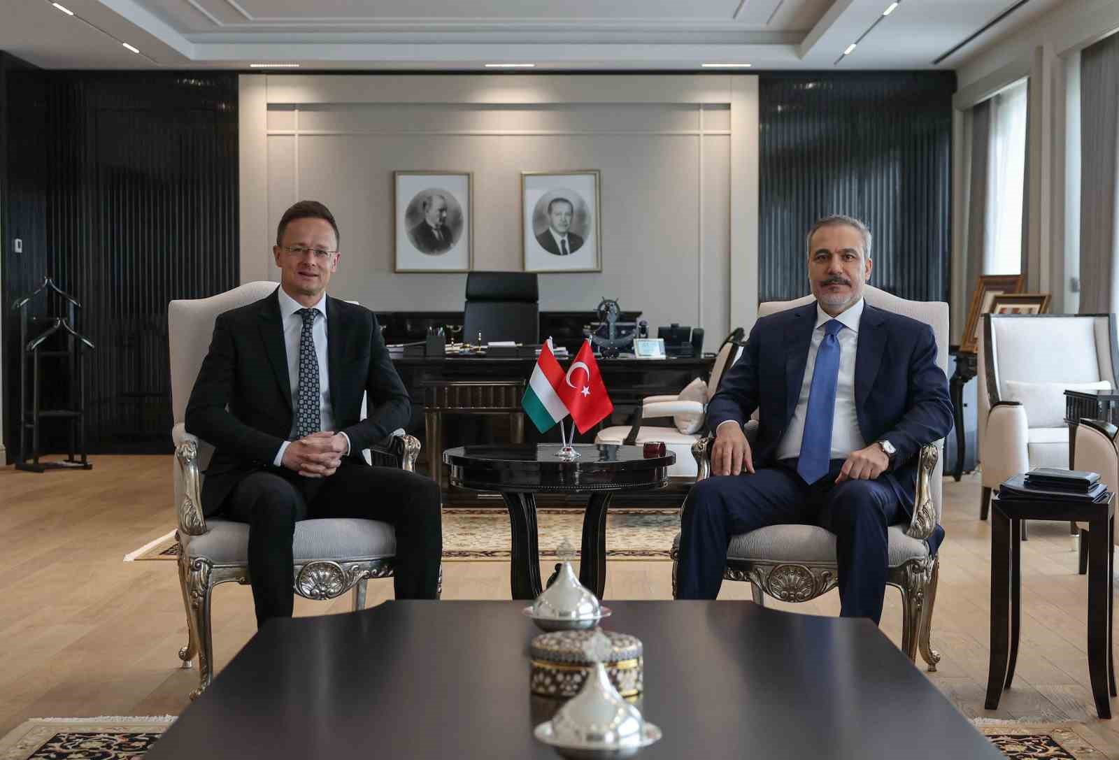 Bakan Fidan, Macaristan Dışişleri ve Dış Ticaret Bakanı Peter Szijjarto ile görüştü