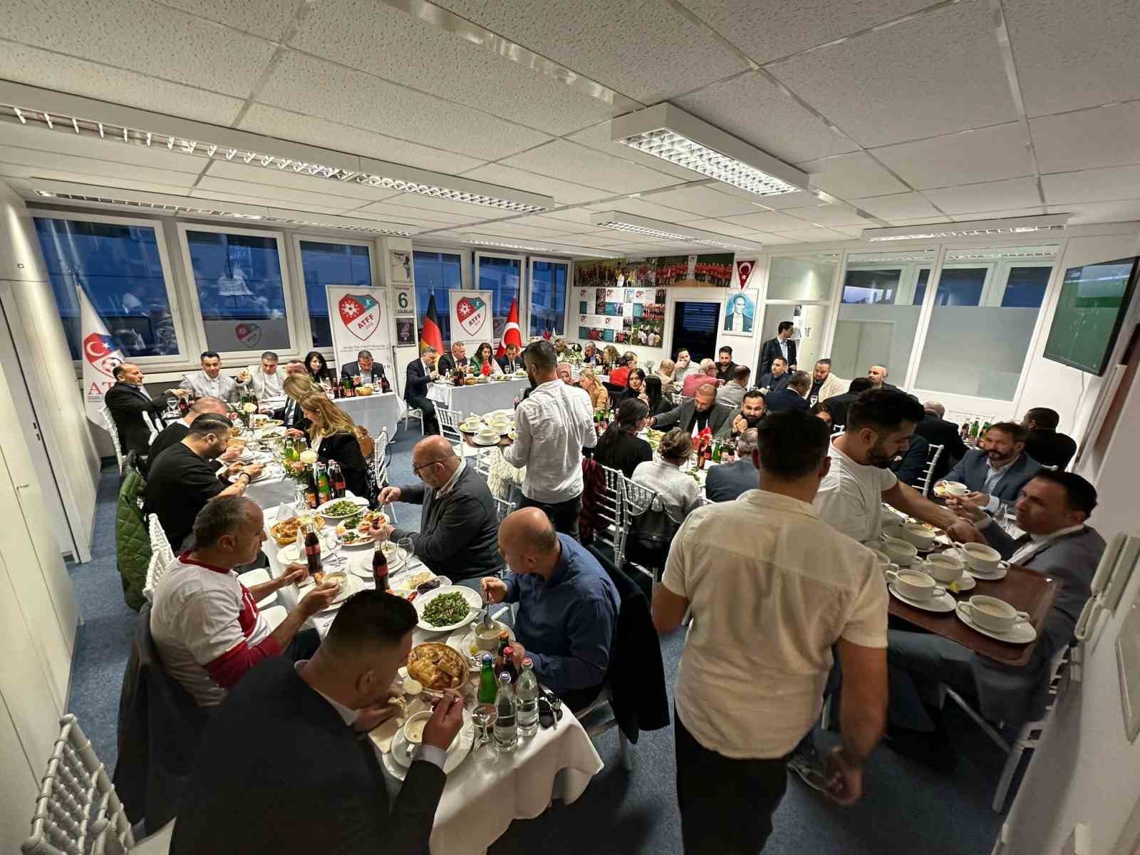 Avrupa Türk Futbol Federasyonu’nun genel merkezinde iftar programı gerçekleştirildi