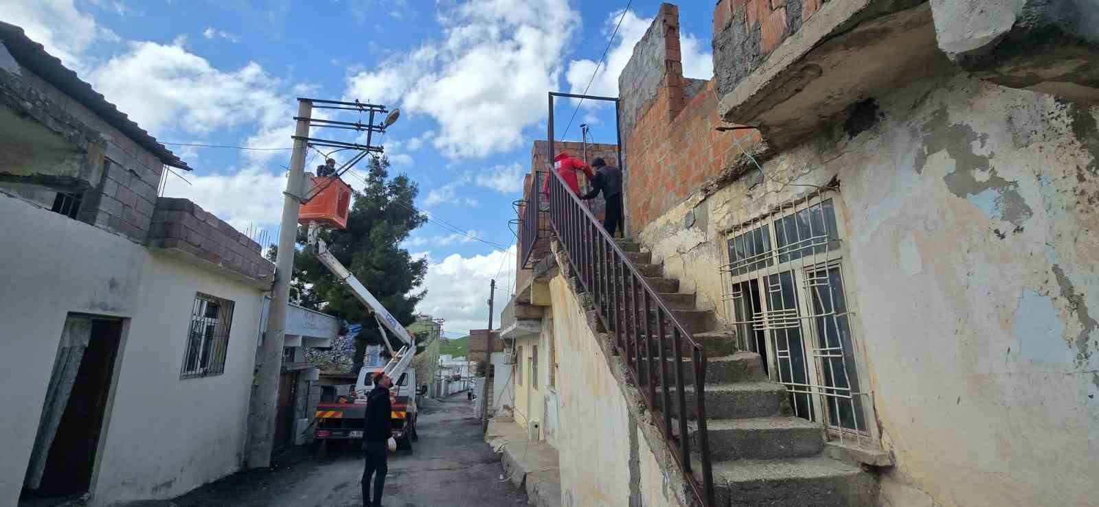 Silvan’da 40 aydır karanlıkta olan ev ışık gördü