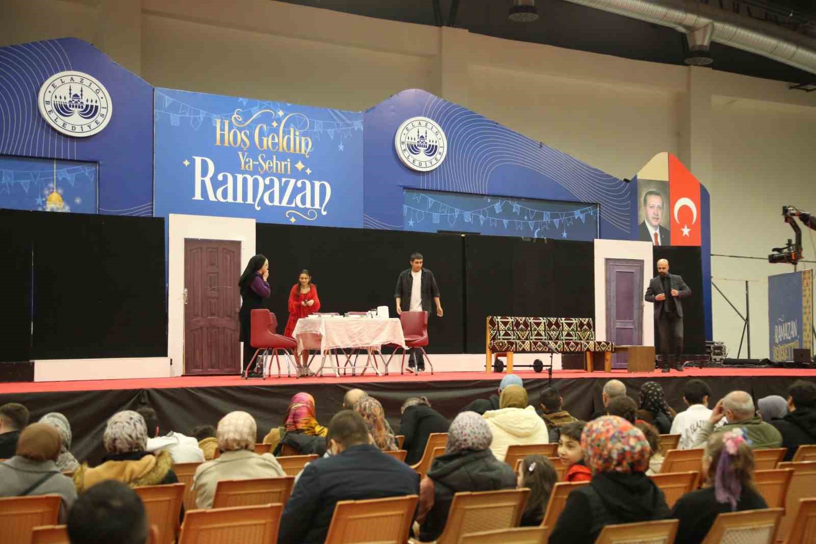 Ramazan etkinliklerinde tiyatro oyunu sahnelendi