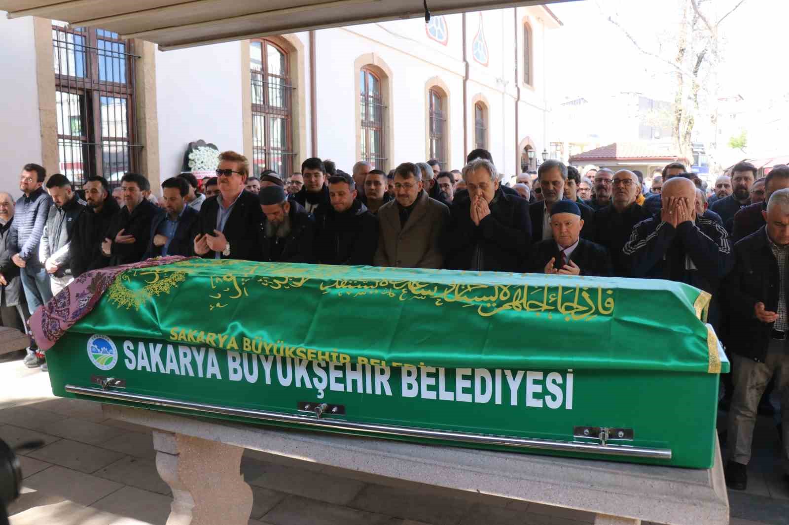 Rektör Atilla Arkan’ın annesi Sakarya’da son yolculuğuna uğurlandı