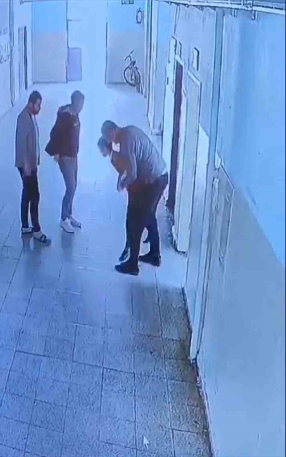 Mardin’de boğazına cisim kaçan öğrenciyi müdür yardımcısı kurtardı